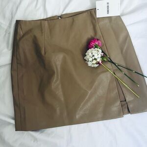 🖤 Forever 21 Faux Leather Mini Skirt – Size M – NWT